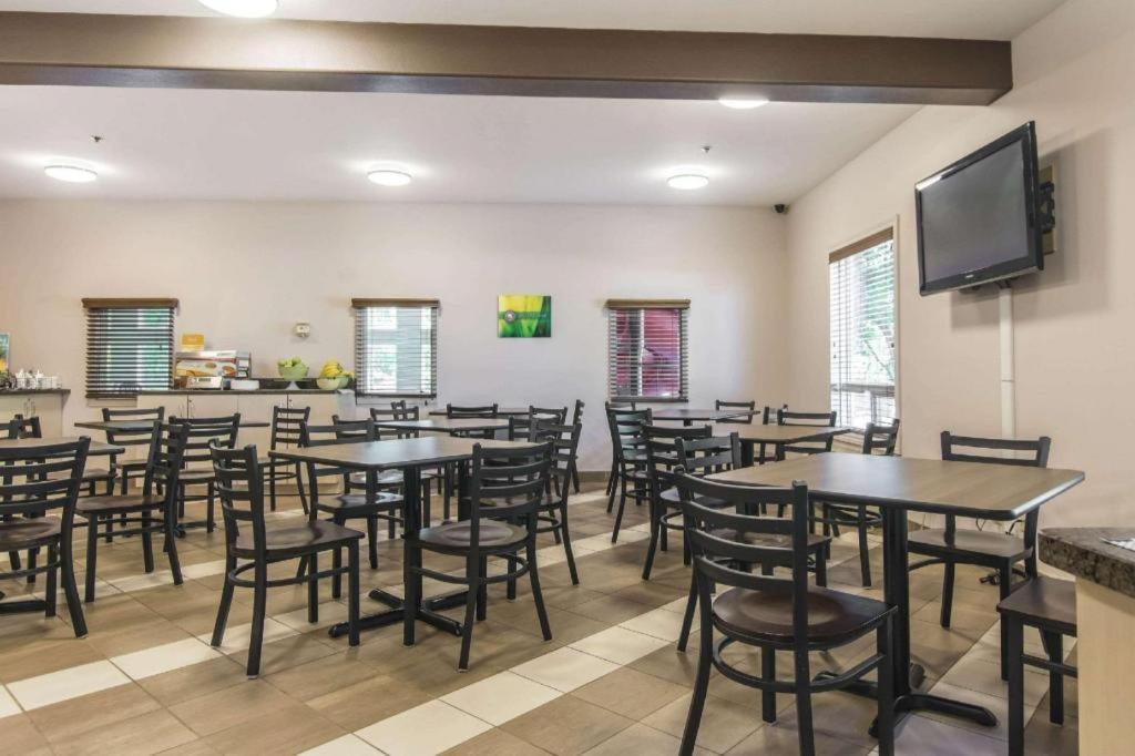Quality Inn Airport Dieppe Moncton Exterior foto